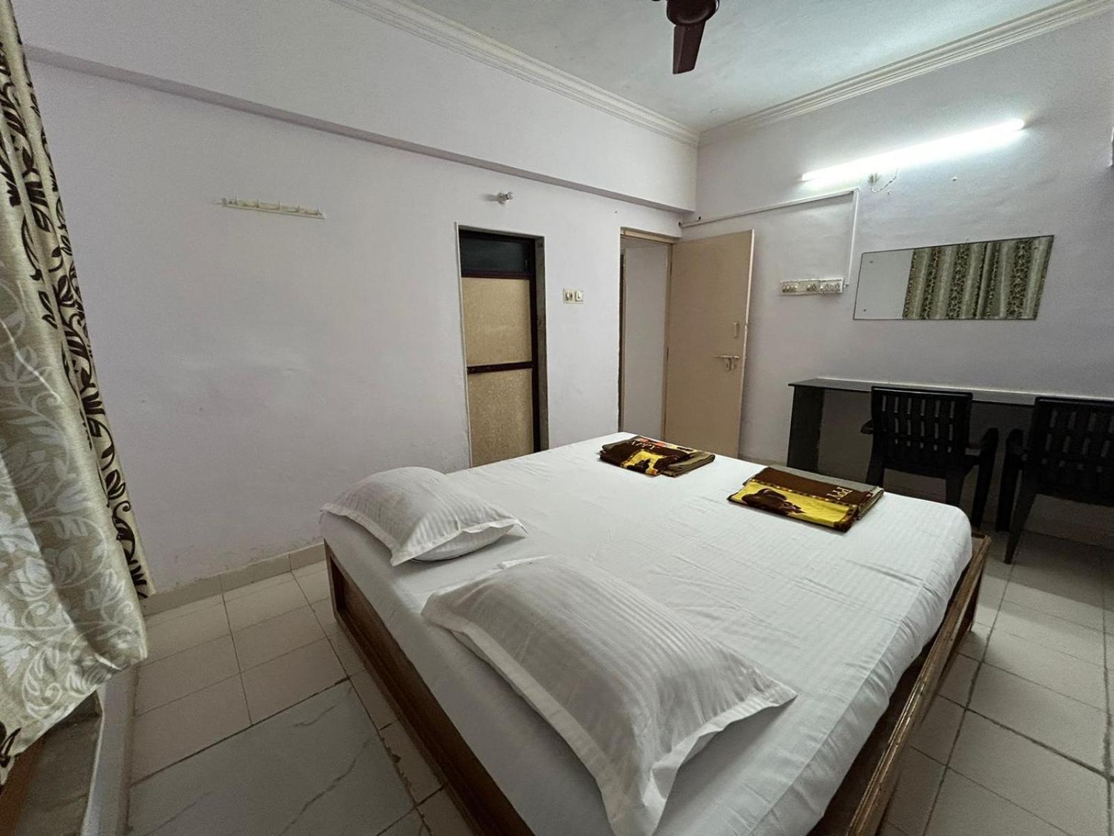Vasavi Nivas Hotel Tirupati Kültér fotó